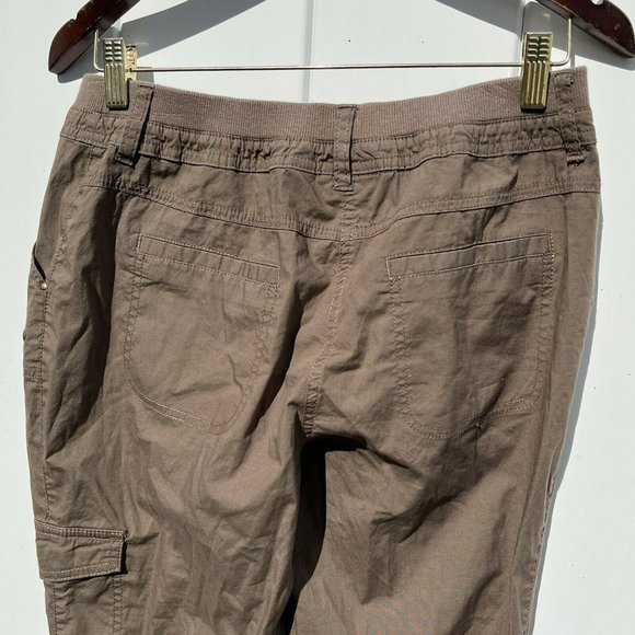 Chico's Pants Capris Brown Stretch Waist Cuffed Cargo Pockets Casual Size .5 - Picture 7 of 9